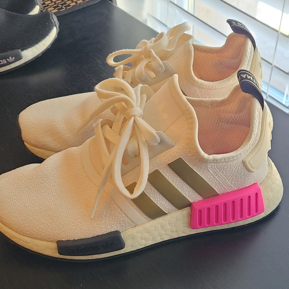 Adidas - Picture 3 of 6